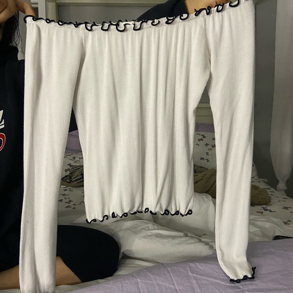 Garage Off-the-shoulder Top - Picture 3 of 3